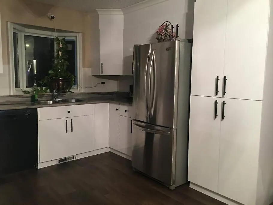 Renovated 4 Bedrooms 20 Sleeps Shopping Center 埃德蒙顿 度假居