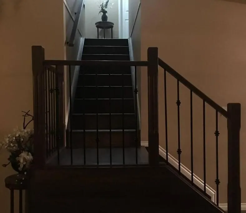 Renovated 4 Bedrooms 20 Sleeps Shopping Center 埃德蒙顿 度假居