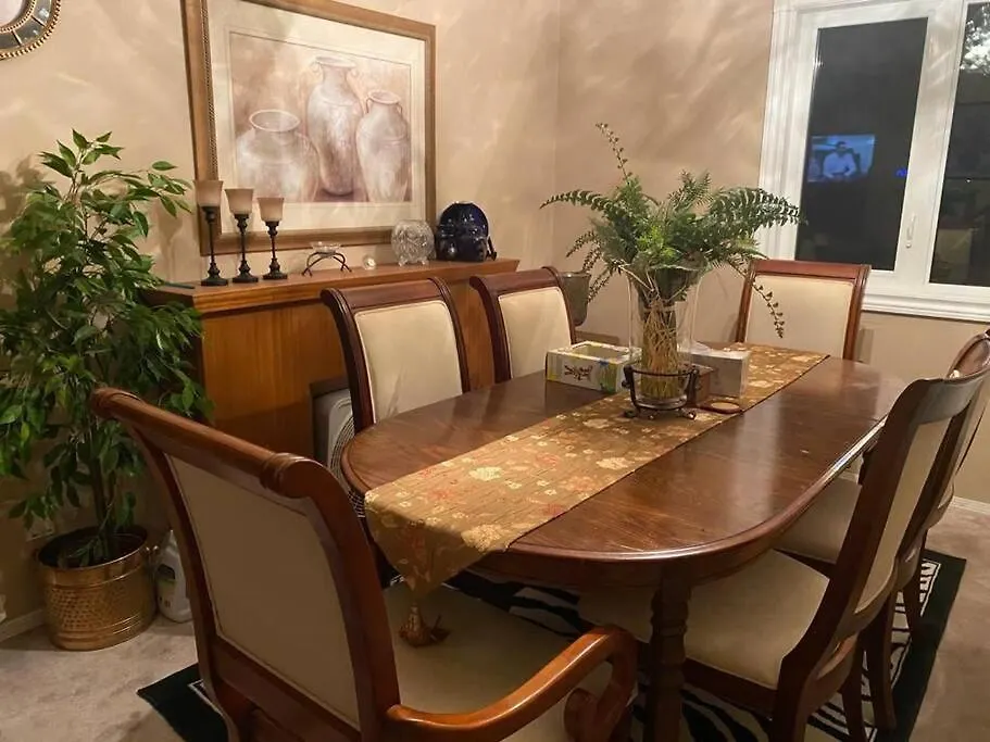 Renovated 4 Bedrooms 20 Sleeps Shopping Center 埃德蒙顿