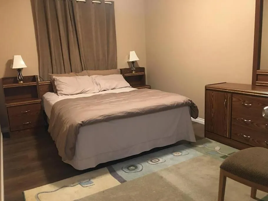 Renovated 4 Bedrooms 20 Sleeps Shopping Center 埃德蒙顿 0*,