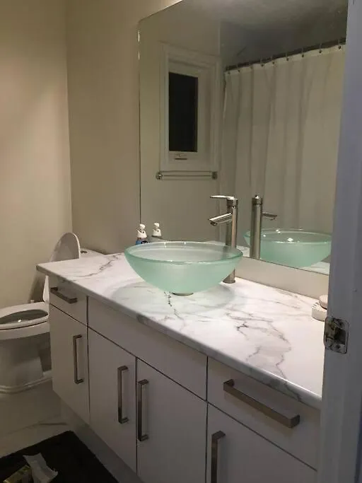 Renovated 4 Bedrooms 20 Sleeps Shopping Center 埃德蒙顿 0*,